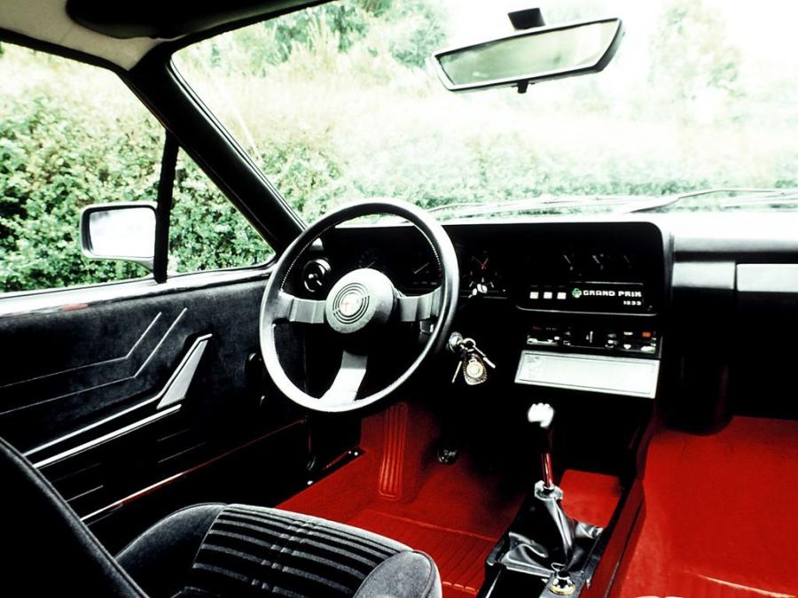 Торпедо Alfa Romeo GTV 2.0 Grand Prix (116) 1981 года  (фото 5 из 5)